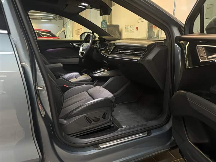 Фото 13 - Audi Q4 e-tron