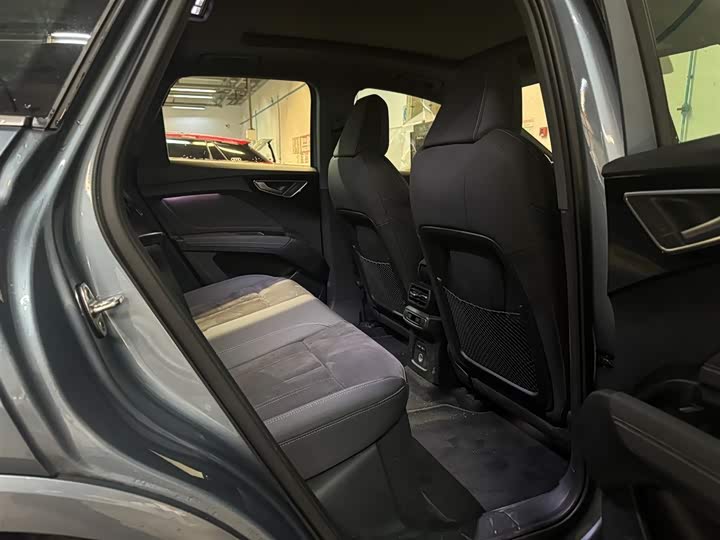 Фото 14 - Audi Q4 e-tron