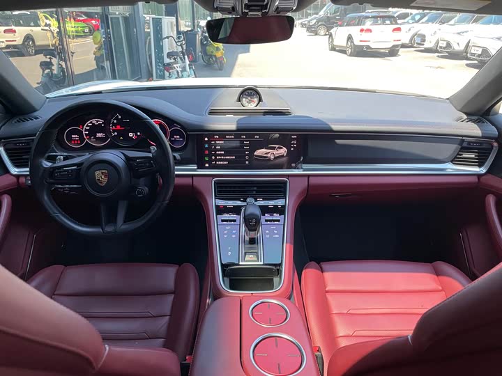 Фото 10 - Porsche Panamera