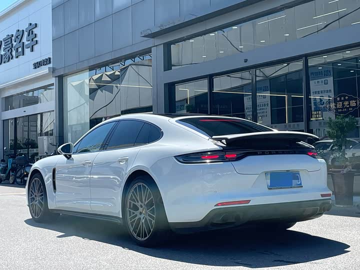 Фото 16 - Porsche Panamera