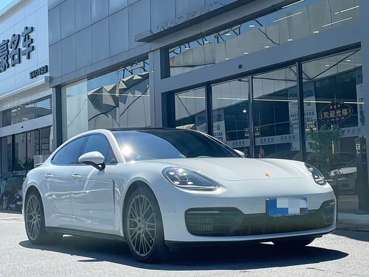 Фото 3 - Porsche Panamera