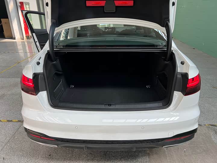 Фото 12 - Audi A4L