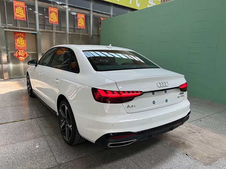 Фото 13 - Audi A4L