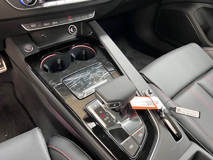 Фото 8 - Audi A4L