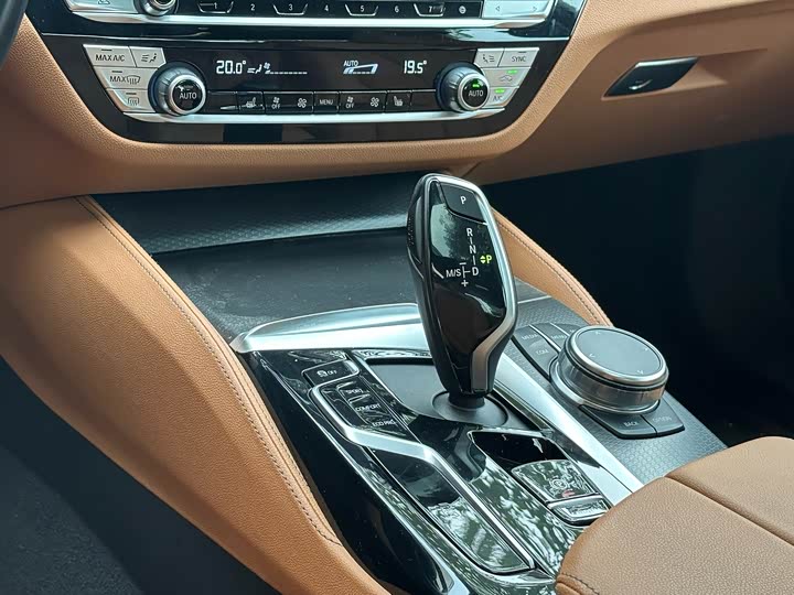 Фото 10 - BMW 5 Series