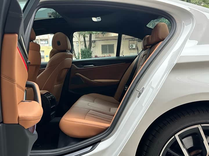 Фото 9 - BMW 5 Series