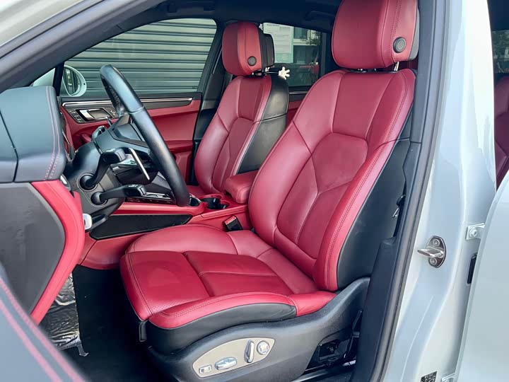 Фото 10 - Porsche Macan