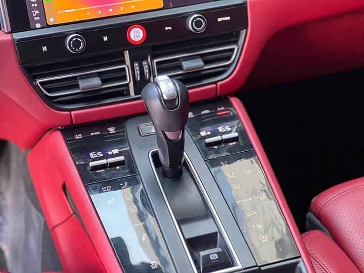 Фото 14 - Porsche Macan