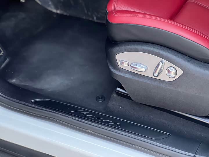 Фото 18 - Porsche Macan