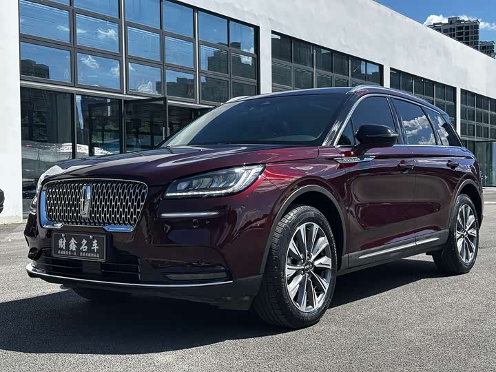 Фото 1 - Lincoln Corsair