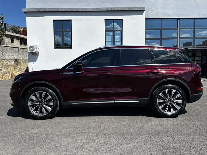 Фото 10 - Lincoln Corsair