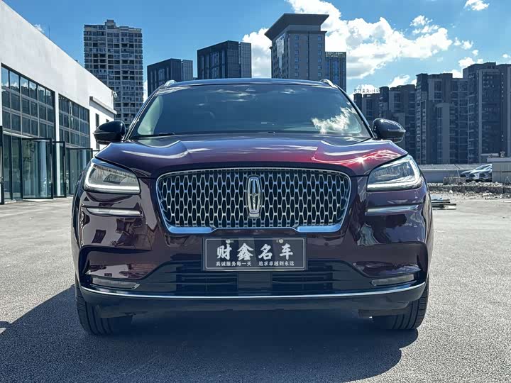 Фото 2 - Lincoln Corsair