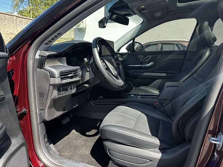 Фото 8 - Lincoln Corsair