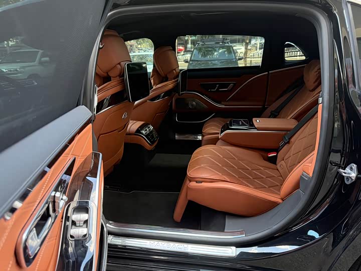 Фото 4 - Mercedes-Benz Maybach S-Class