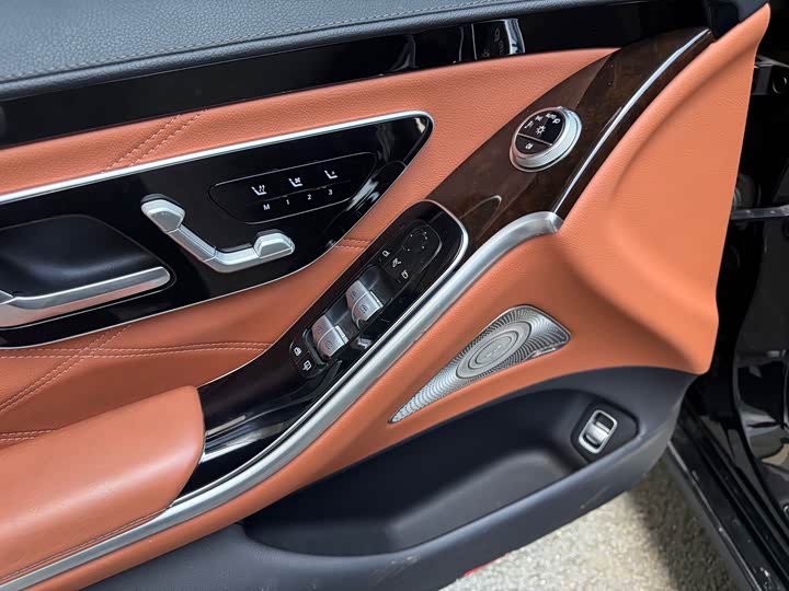 Фото 8 - Mercedes-Benz Maybach S-Class