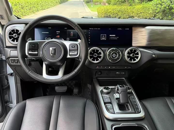 Фото 9 - Tank 300