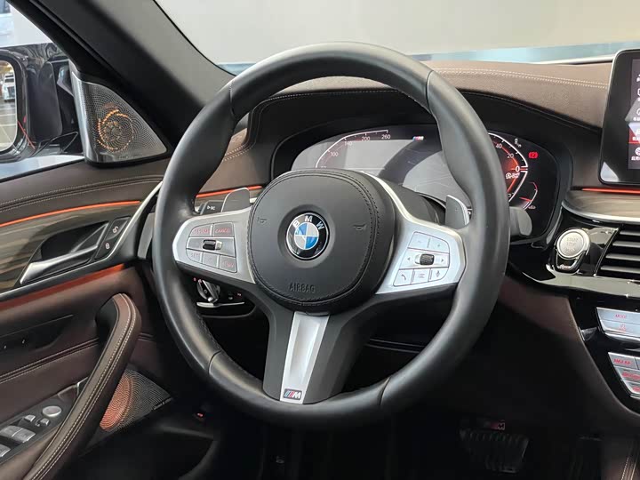 Фото 13 - BMW 5 Series