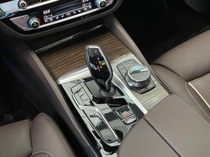 Фото 17 - BMW 5 Series