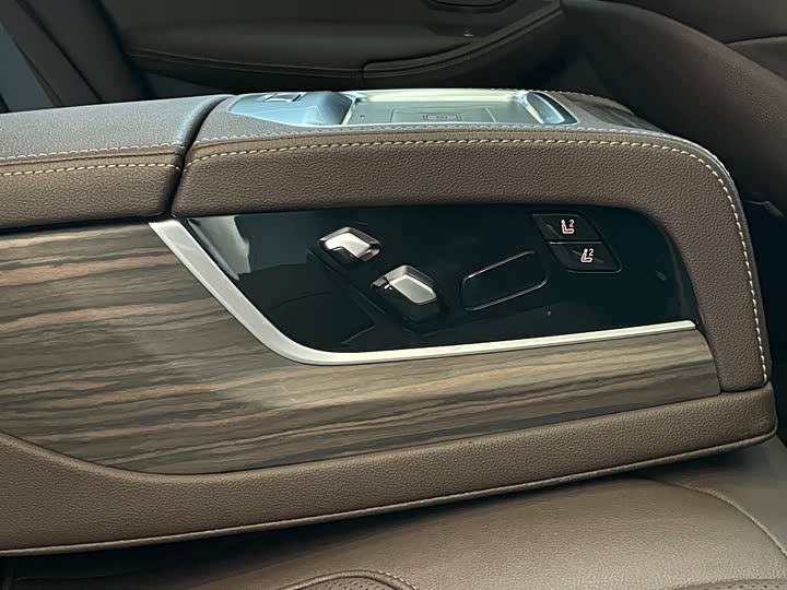 Фото 19 - BMW 5 Series