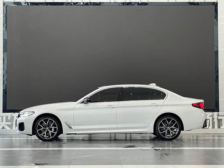 Фото 3 - BMW 5 Series