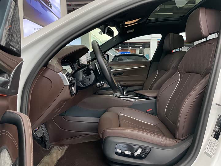 Фото 6 - BMW 5 Series