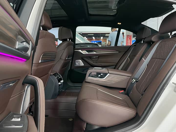 Фото 8 - BMW 5 Series