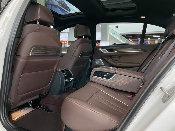 Фото 9 - BMW 5 Series