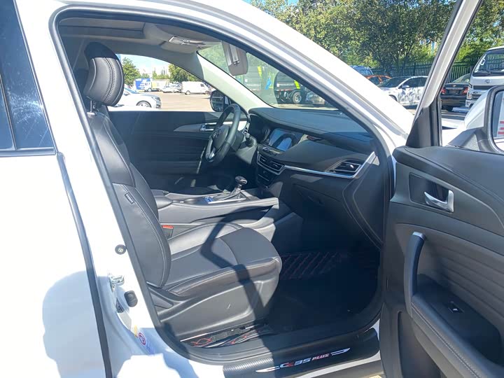 Фото 10 - Changan CS35 Plus