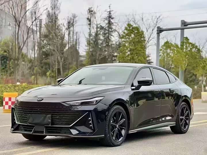 Фото 1 - Changan UNI-V