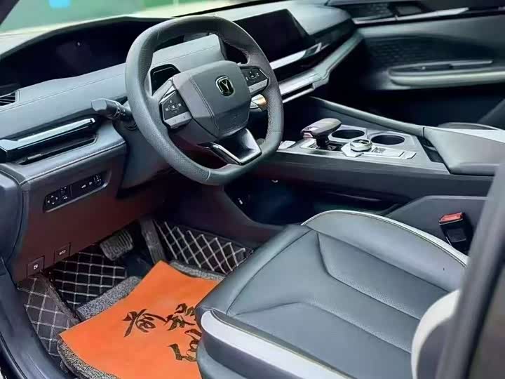 Фото 3 - Changan UNI-V