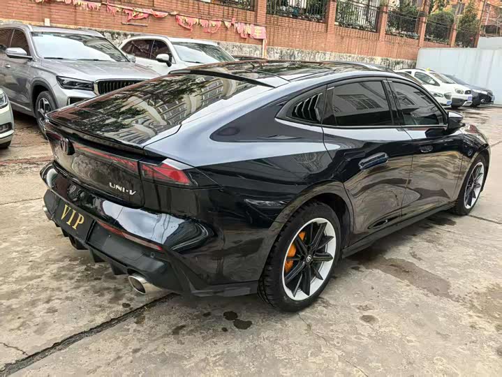 Фото 8 - Changan UNI-V