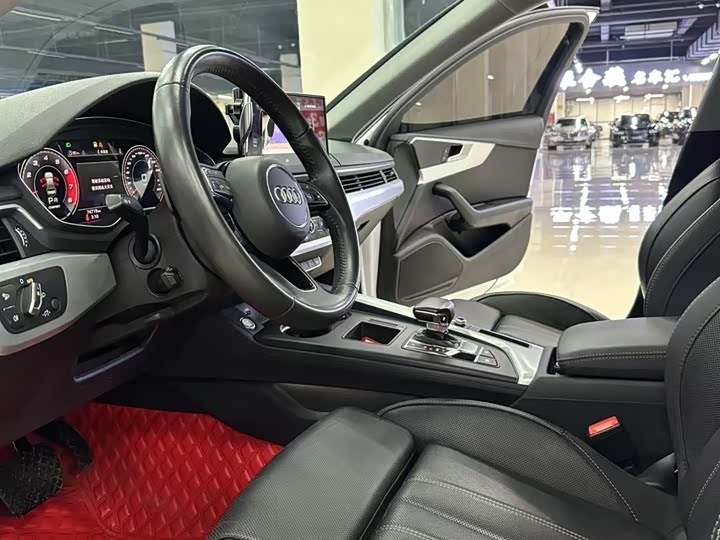 Фото 5 - Audi A4L