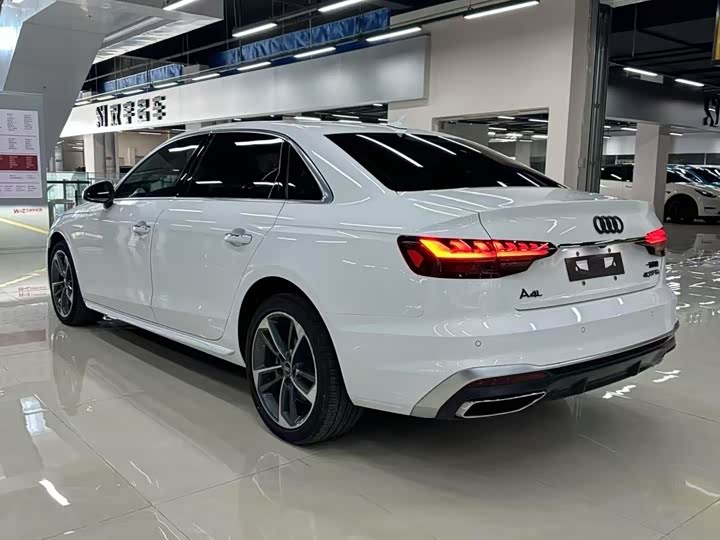 Фото 9 - Audi A4L