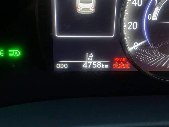 Фото 11 - Lexus ES