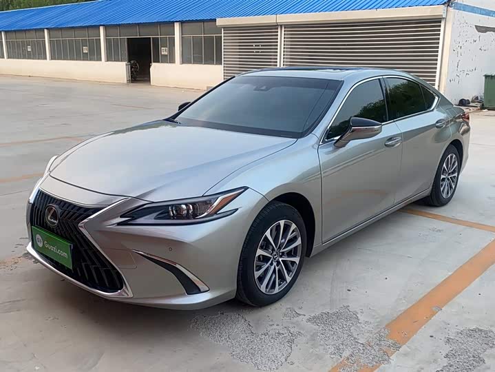 Фото 2 - Lexus ES