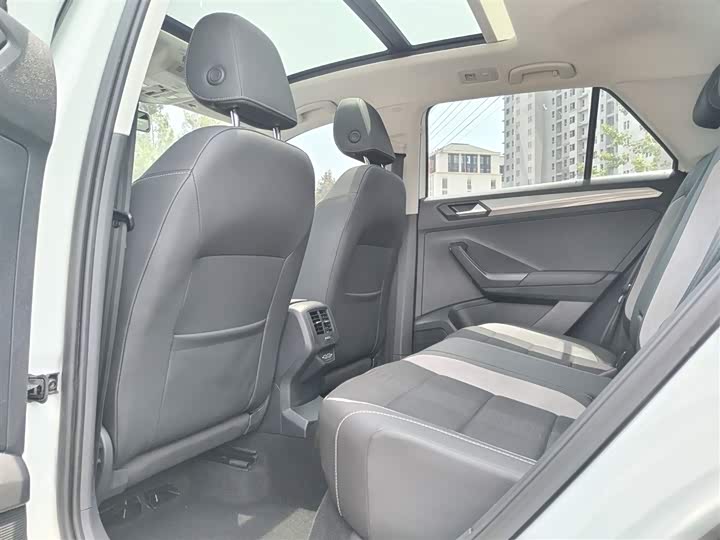 Фото 12 - Volkswagen T-Roc