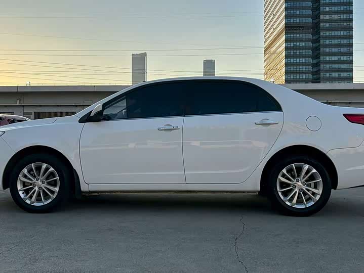 Фото 10 - Geely Vision