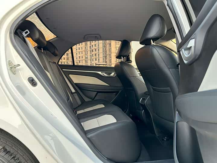 Фото 18 - Geely Vision