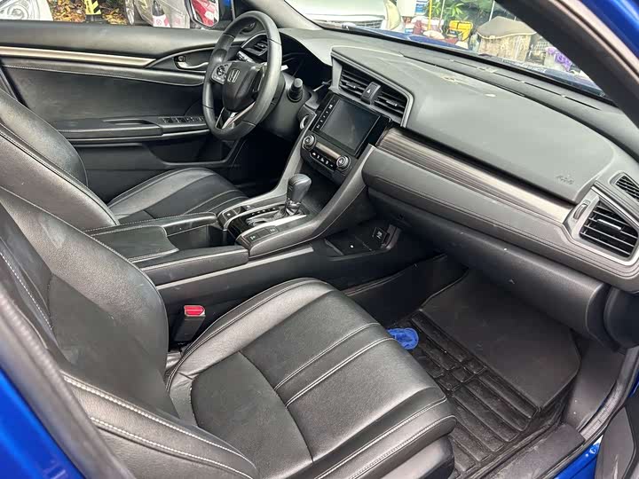 Фото 10 - Honda Civic