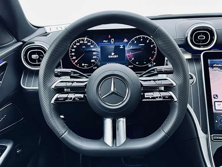 Фото 13 - Mercedes-Benz C-Class