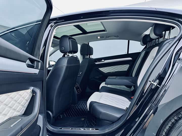 Фото 11 - Volkswagen Magotan