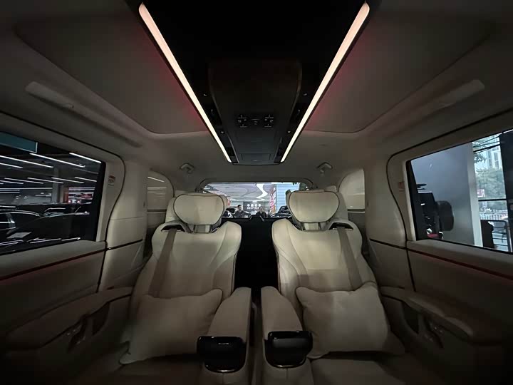 Фото 16 - Lexus LM