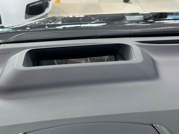 Фото 18 - Lexus LM