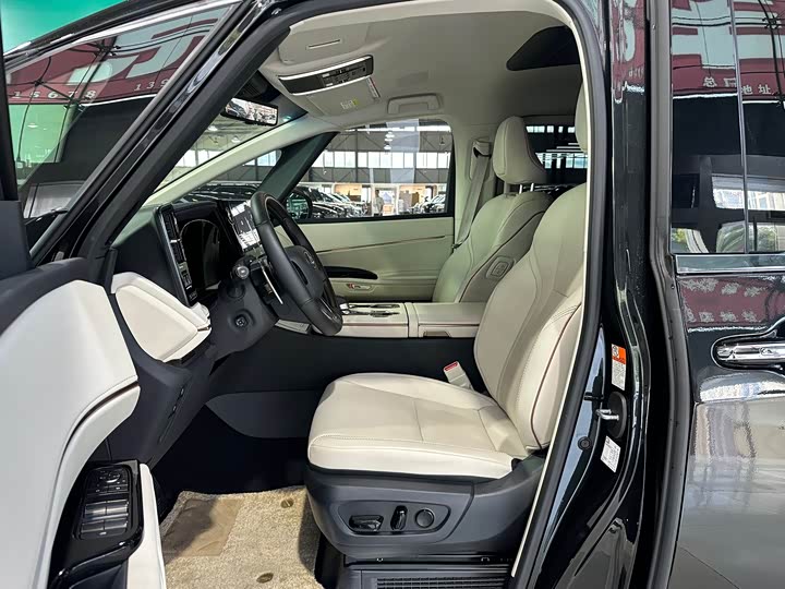 Фото 8 - Lexus LM