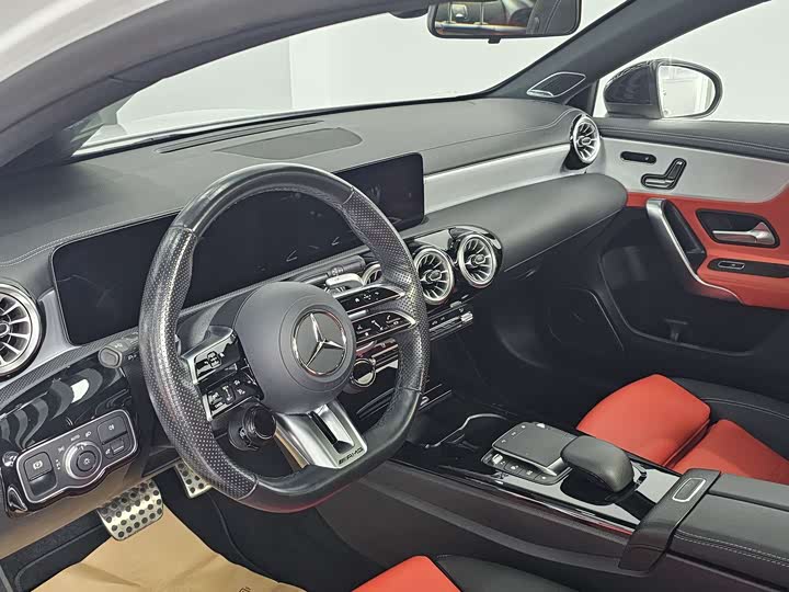 Фото 11 - Mercedes-Benz A-Class AMG