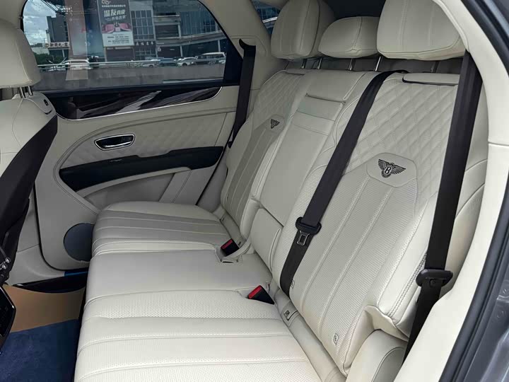 Фото 14 - Bentley Bentayga Hybrid