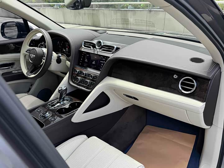 Фото 19 - Bentley Bentayga Hybrid