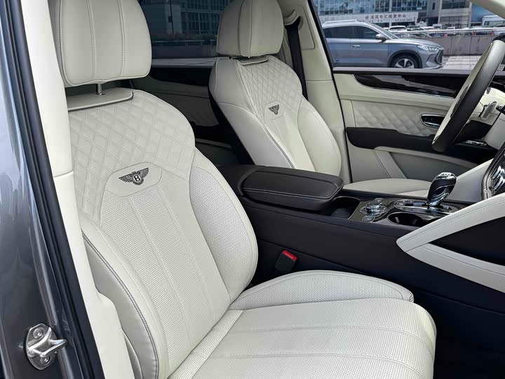 Фото 20 - Bentley Bentayga Hybrid