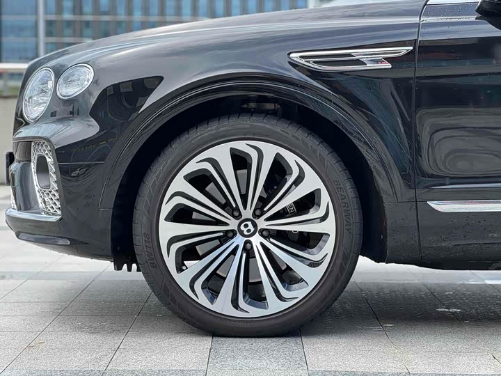 Фото 23 - Bentley Bentayga Hybrid