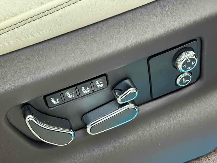 Фото 24 - Bentley Bentayga Hybrid